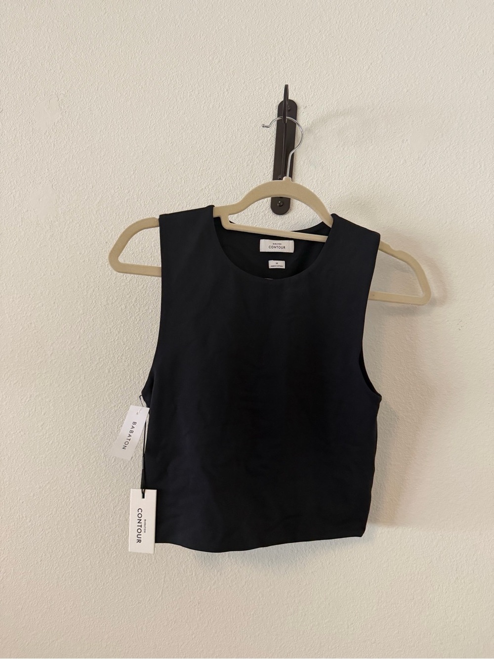 NWT Aritzia Babaton Contour Muscle Tank in Black - Picture 2 of 10
